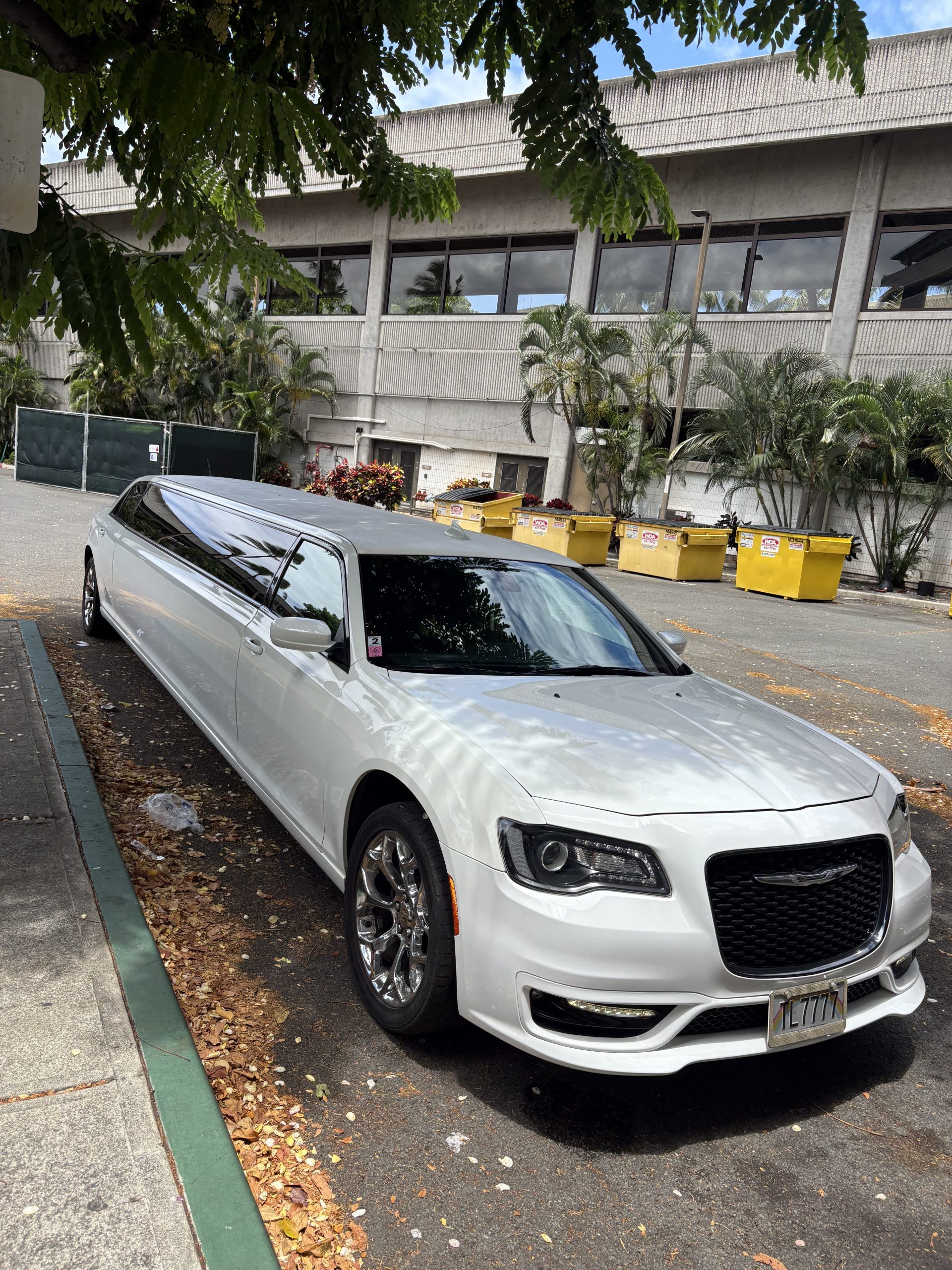 Stretch limousine in Honolulu