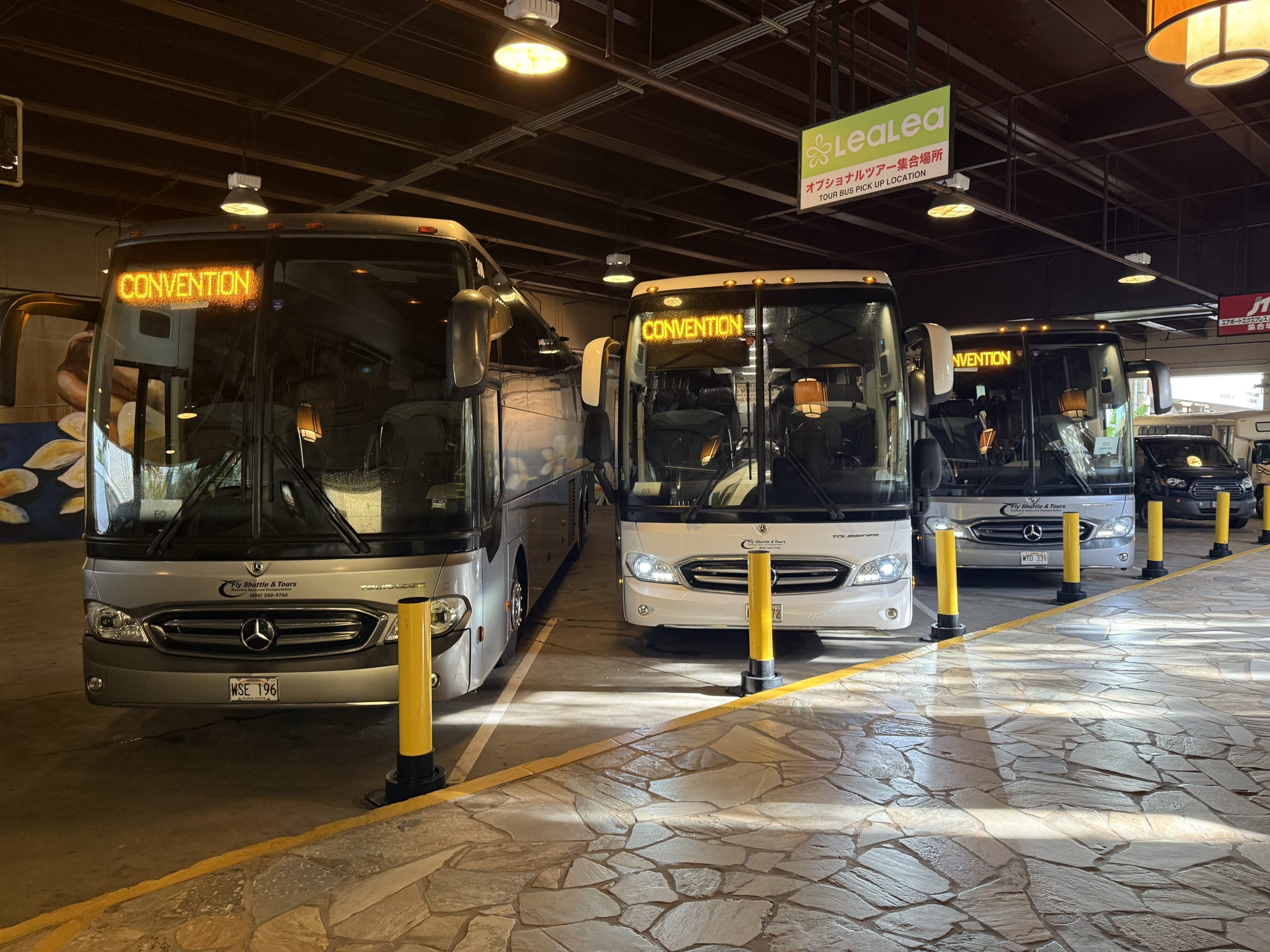 Motor coach group transportation in Honolulu